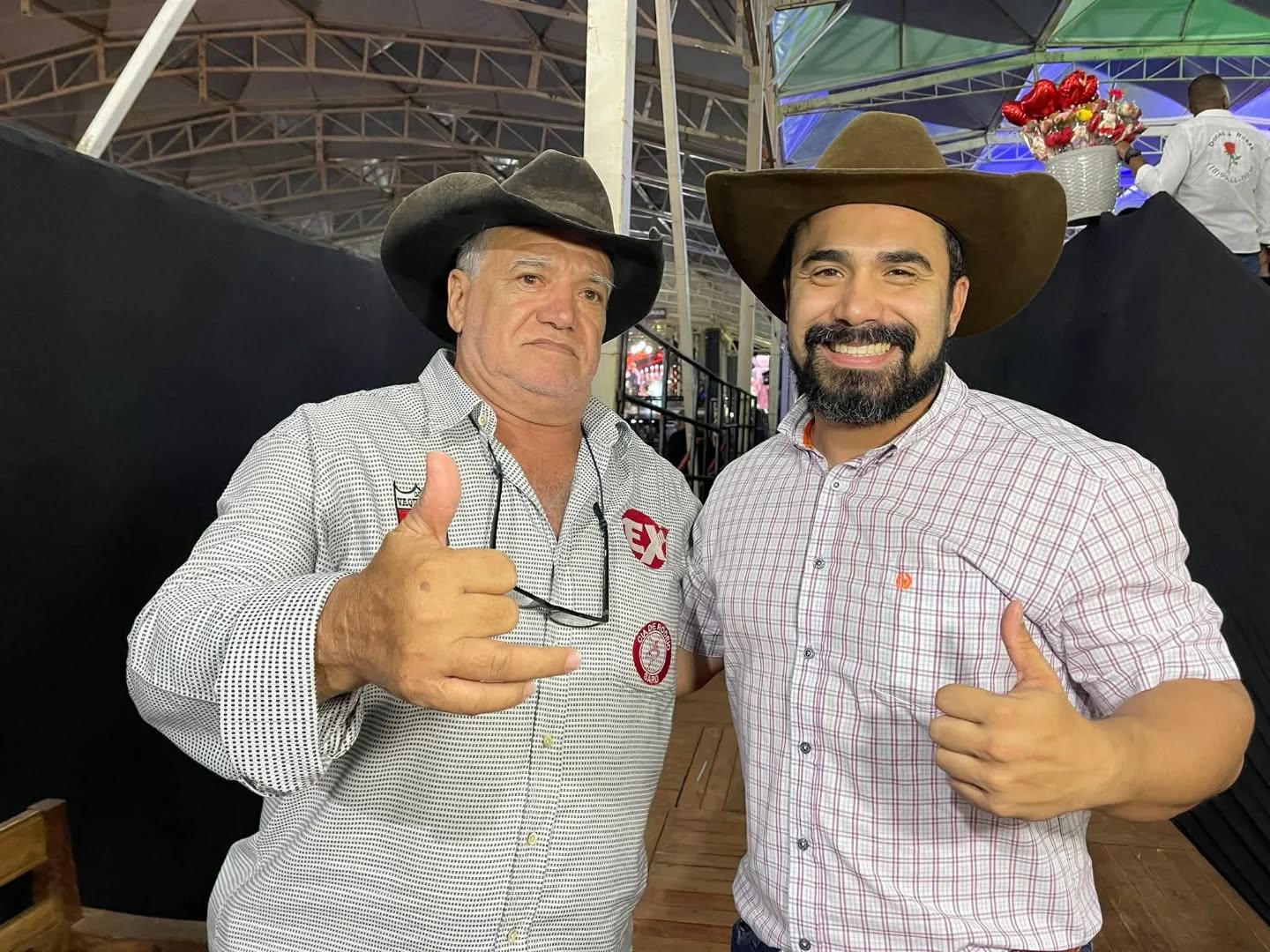 Ulisses do Rodeio ao lado do pai, Saru, em evento do interior paulista